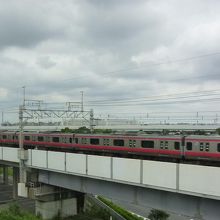 ディズニーラインの側を走る