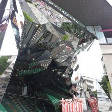 出入り口がすごい