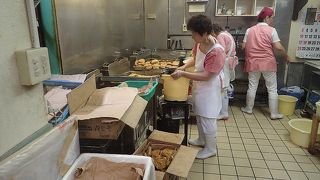 サーターアンダギーが美味しい。野菜、魚などのてんぷらもある