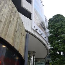 おしゃれなビル