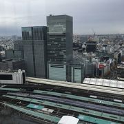 窓際だと東京駅が見下ろせます