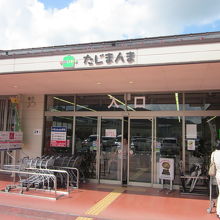 店内の出入口