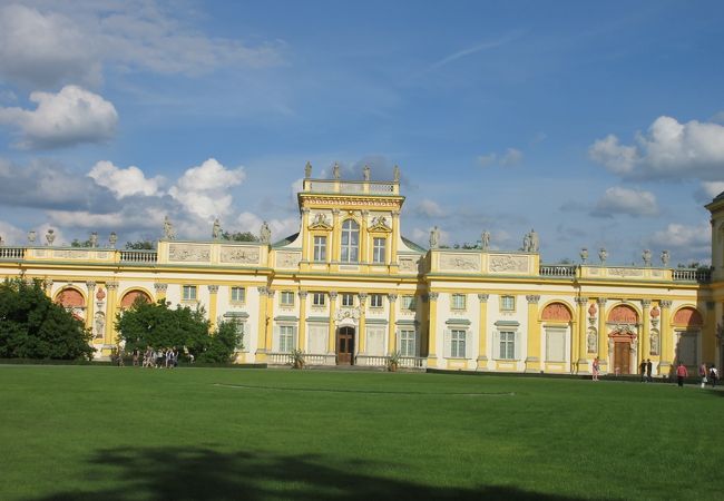ヴィラヌフ宮殿 