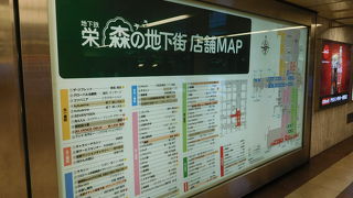 地下のショッピングエリア