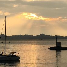 瀬戸内に沈む夕日