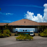 名のないテラス。両脇は客室です