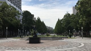 細長い形をした公園