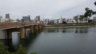後楽園と岡山城前を流れる川
