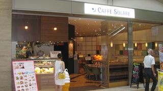 JR高槻駅北口前アクトモール1Fのカフェ