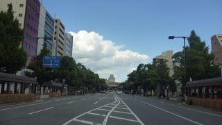 姫路城が正面に見えます