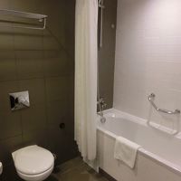 浴槽の位置が高くて、降りる時注意が必要…