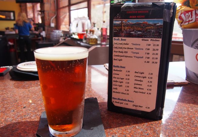 アルコールが飲めるフードコート