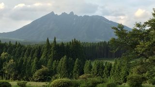 湯に浸かって観る根子岳が最高