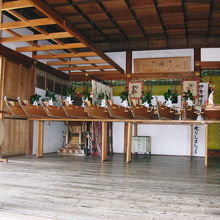 神社内に奉じられているおしゃたか舟
