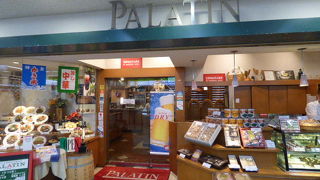 夜はお酒とおつまみが豊富