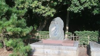 石碑が並んでいる一画にこちらがあります