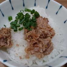 最後に担々麺と混ぜる〆ごはん！