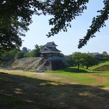 石垣もかなり崩れてます。