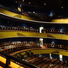 よーくご覧になり、この席を確認して下さい。この席は最悪です。