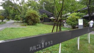 川沿いに素敵なお店が