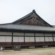 残念ながら、中は非公開です。