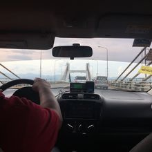 ホワイトタクシー内