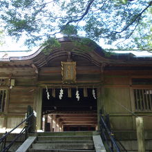 愛宕神社本殿（愛宕山山頂）（三角点は別の場所）