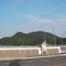 バスの通りから見る仙酔島