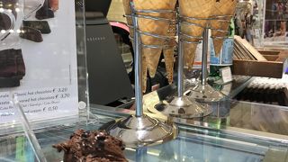 テルミニ駅で駆け込みジェラート