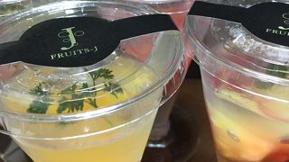 ジュースバーでフレッシュジュースでリフレッシュ