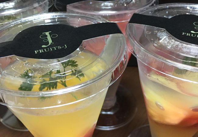 ジュースバーでフレッシュジュースでリフレッシュ