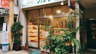 商店街にある昔ながらのパン屋