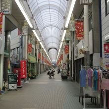 湯の花通りのアーケード街