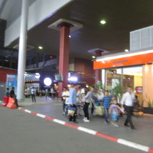 プノンペン国際空港 (PNH)