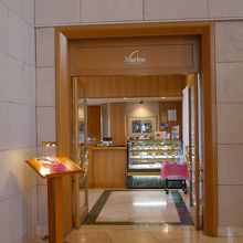 一階売店横に入口があります