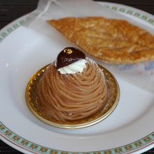 モンブラン、焼き菓子が付いてます