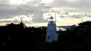 白い灯台とおくりびと