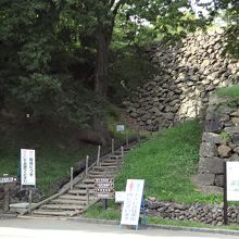 駐車場からの近道の階段　