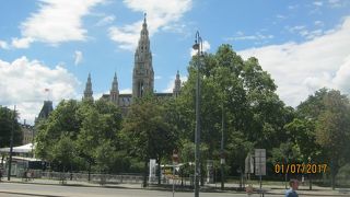 旧市街地の西のリンクにたてられています。