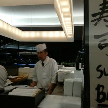 とりあえず寿司バーです