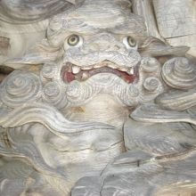 お堂角の狛犬かい？