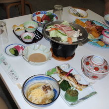 料理は追加で色々注文できます。こちらは基本コ－ス。