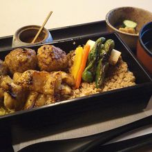 ランチ：やきとり重　1000円
