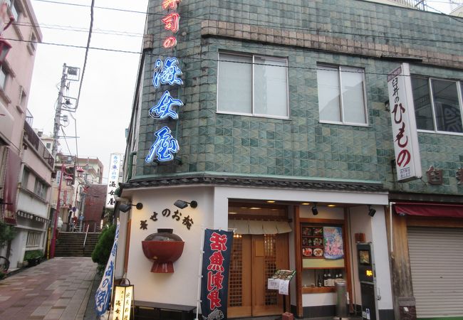 伊東を訪れたら海女屋でお刺身食べます