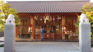 近代的な神社です／赤城神社