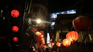 夕方～夜にかけて足の踏み場がなくなる