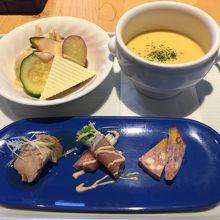 スープと前菜