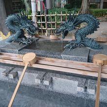 手水舎で清めて