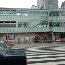 新宿駅南口から