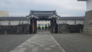 角に櫓が見えて一気に視界が開けました